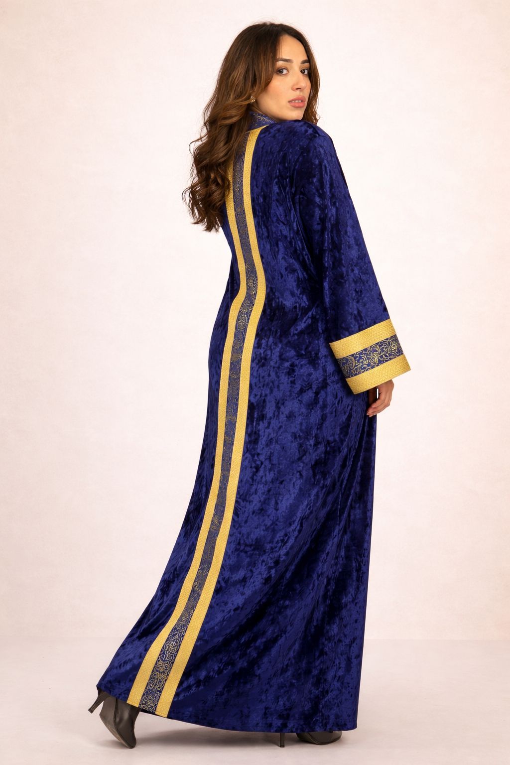 Debaj Velvet Arabic kaftan styled for refined women’s outfits